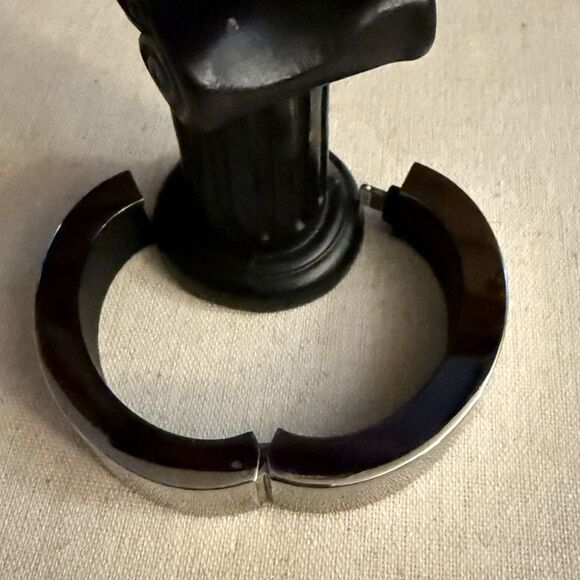 Mark & Graham Silver Hinged charging bracelet S - Picture 6 of 8